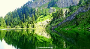 Lake Leqinat, Liqeni i Kuqishtës